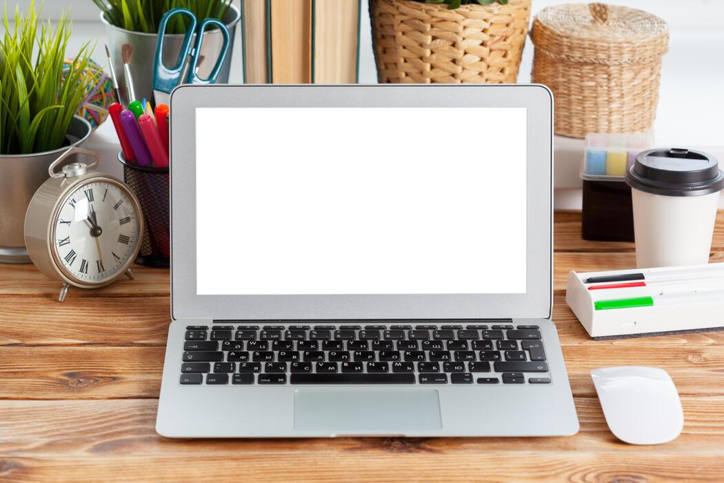 Website for small business free - Laptop with blank screen on wooden desk